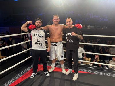 Das Team im Ring nach dem Kampf